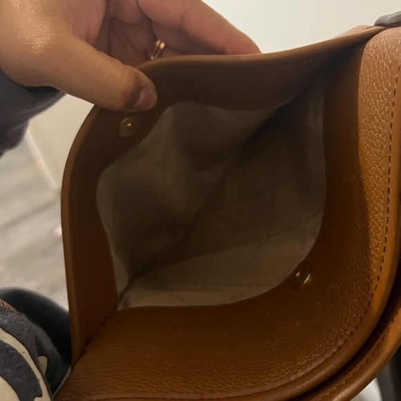 Michael kors crossbody bag preloved - Picture 6 of 9